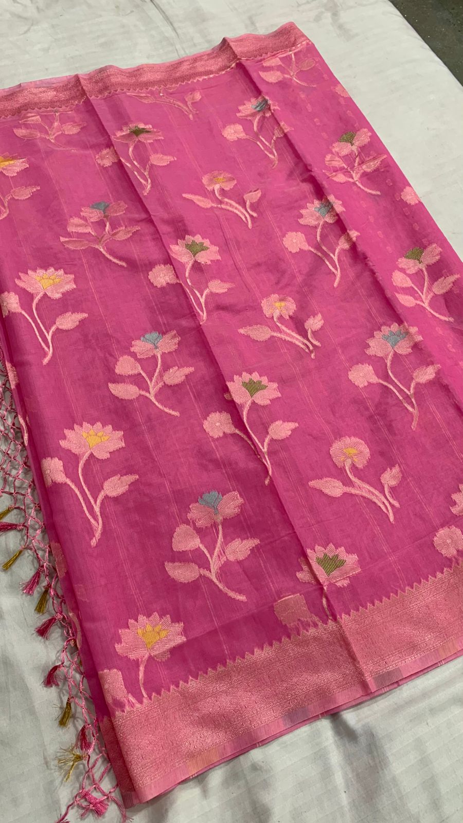 Benarasi Linen Floral Thread Saree