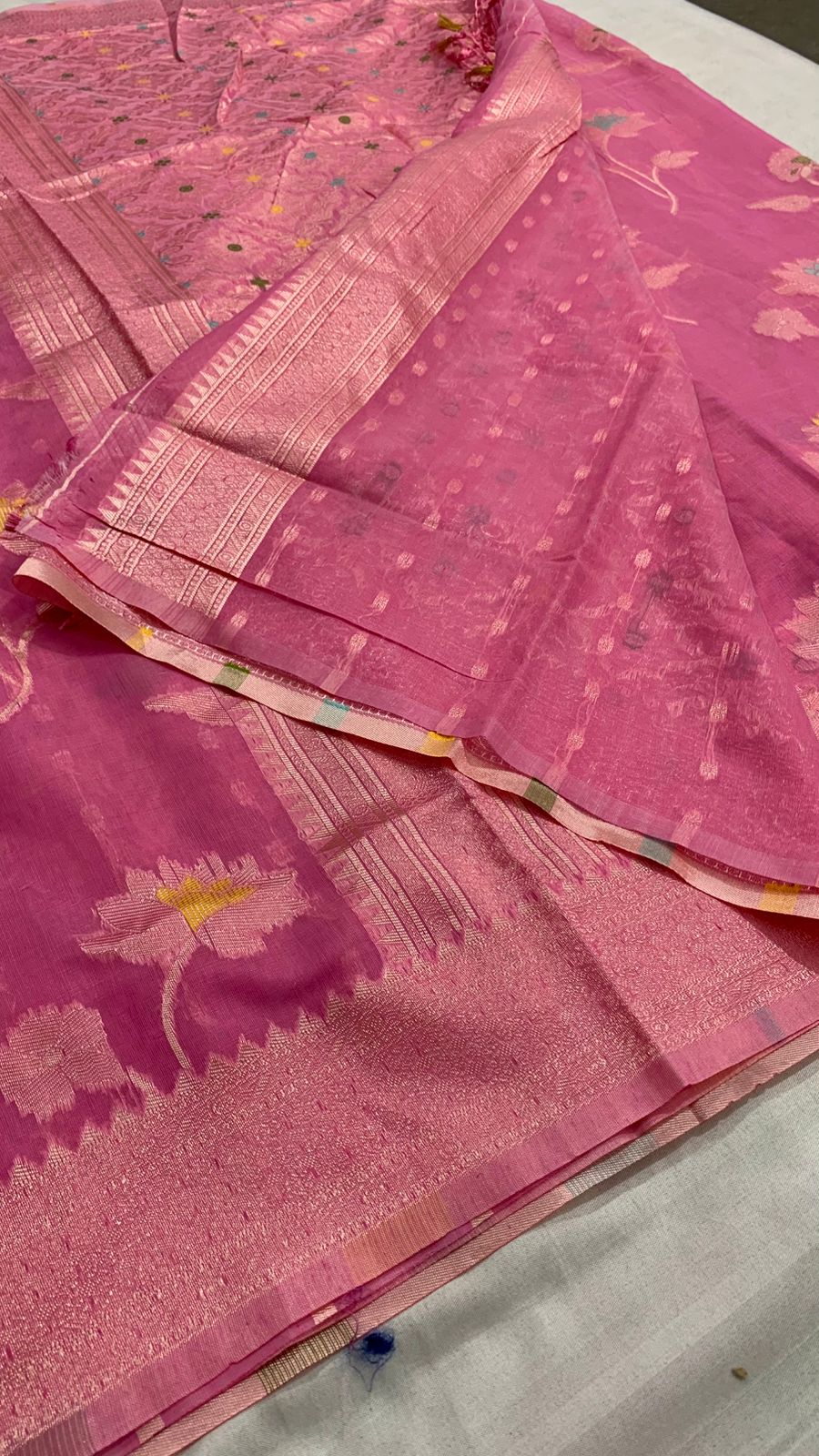 Benarasi Linen Floral Thread Saree