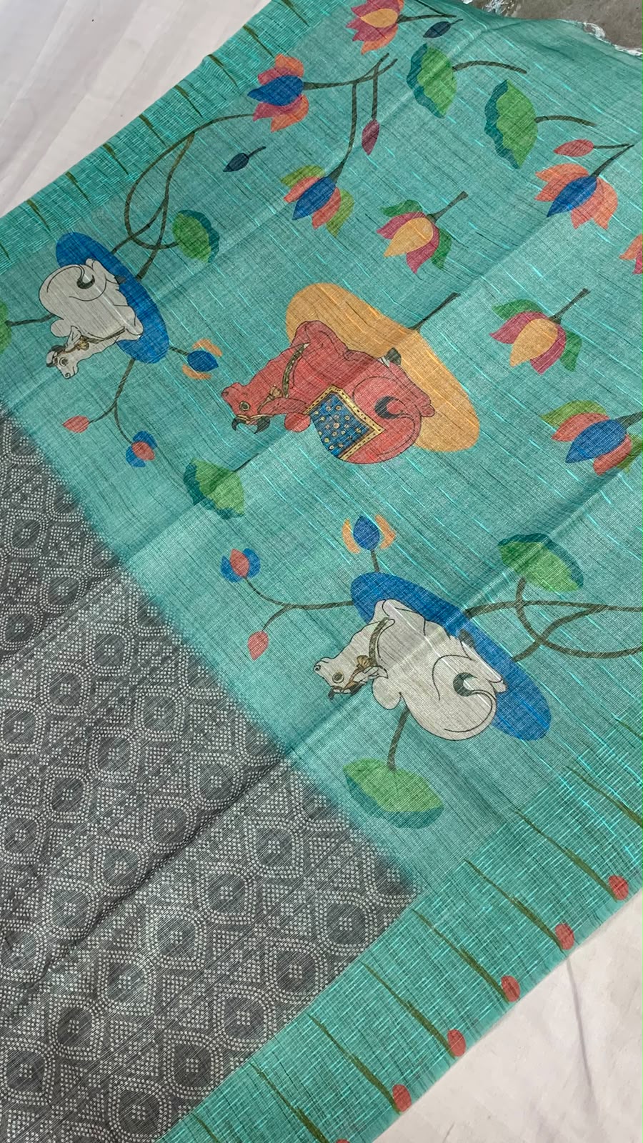 Matka Ghicha Bandhani Ikkat Saree