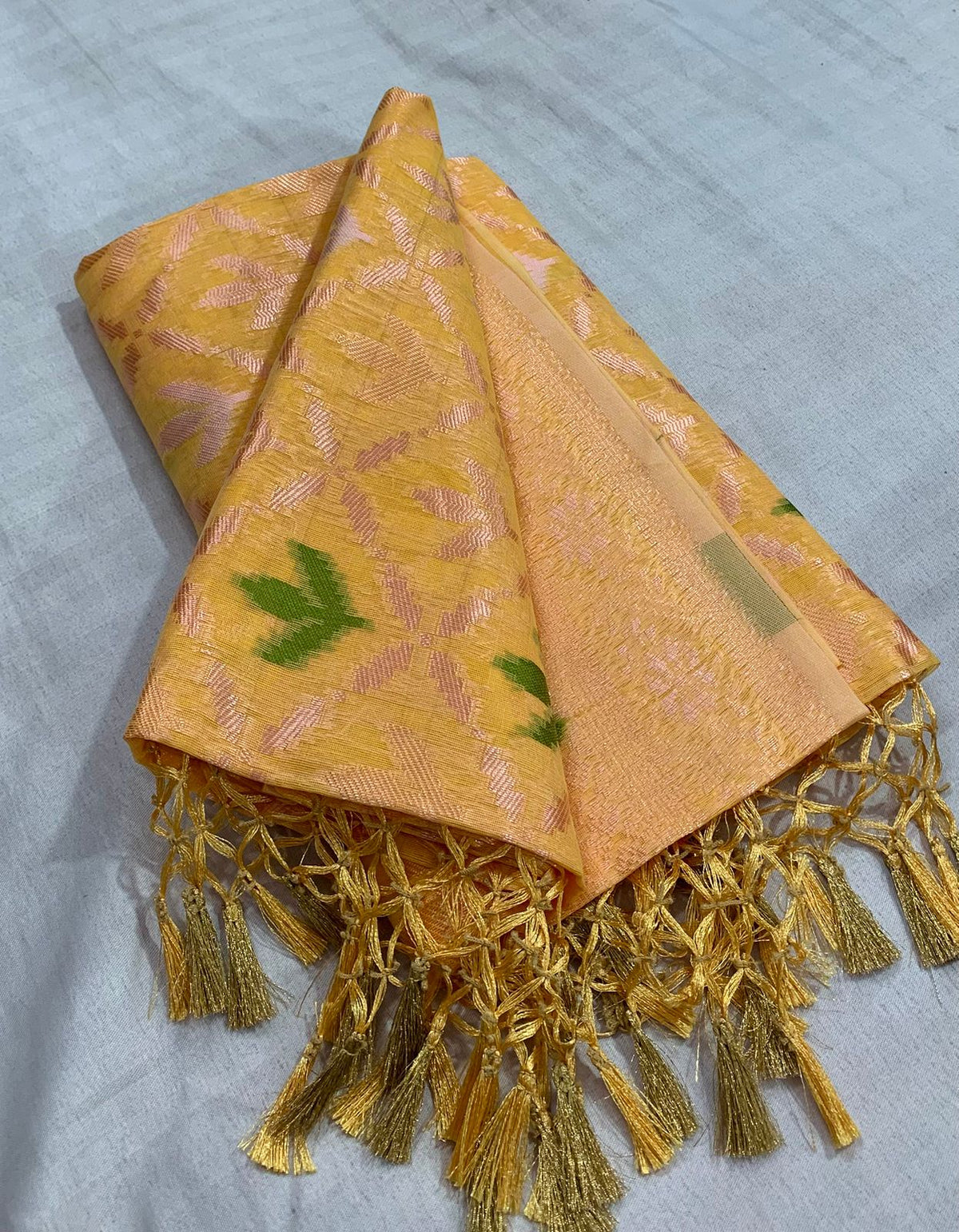 Benarasi Linen Floral Thread Saree