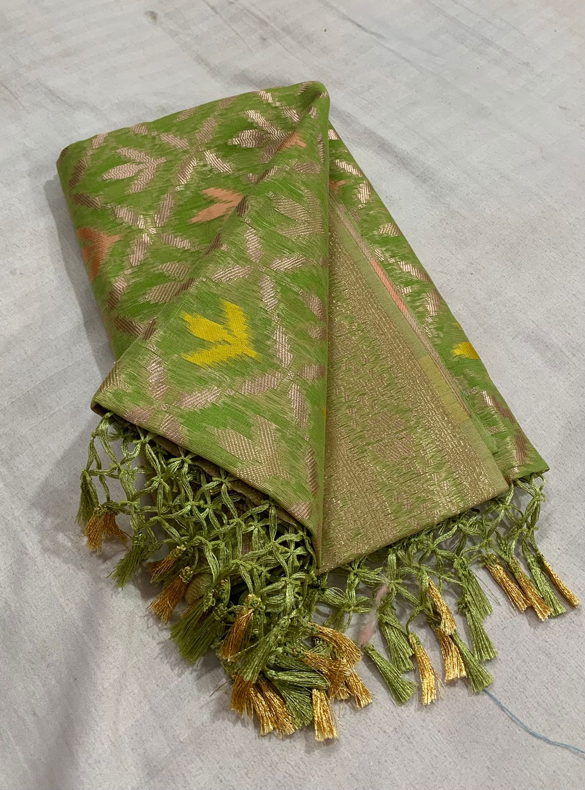 Benarasi Linen Floral Thread Saree
