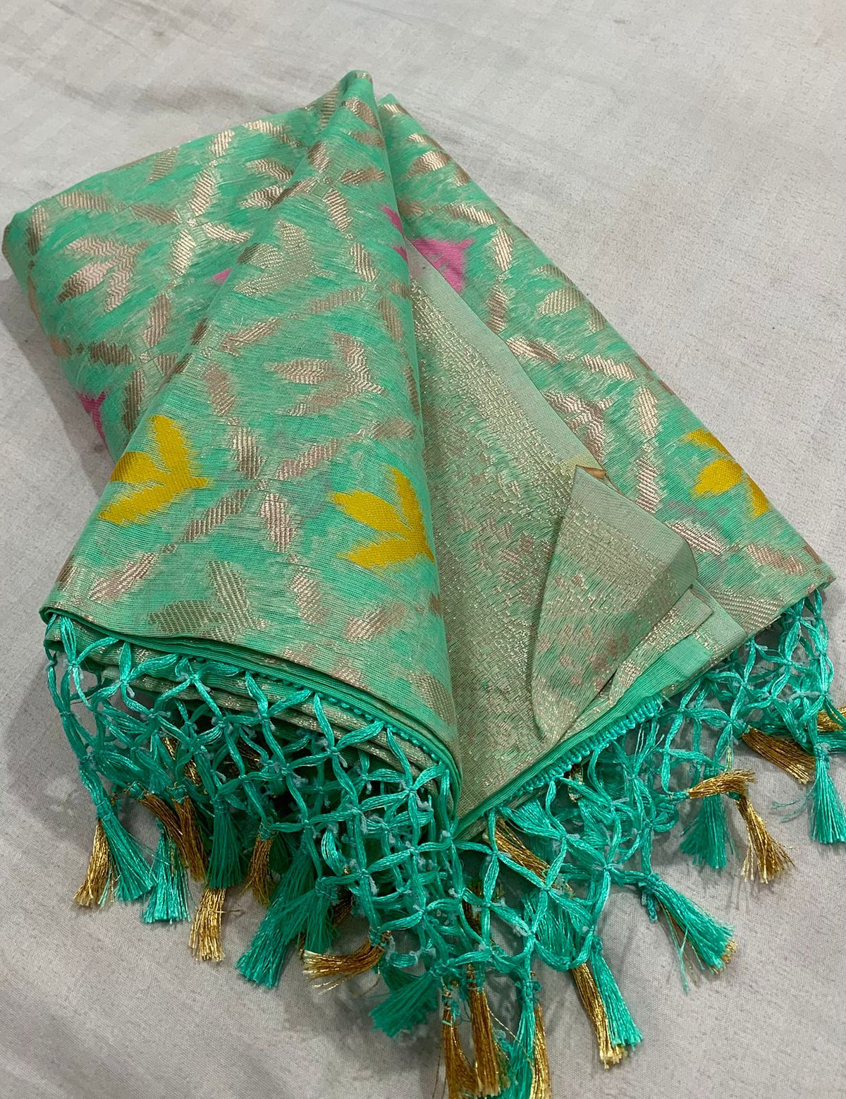 Benarasi Linen Floral Thread Saree